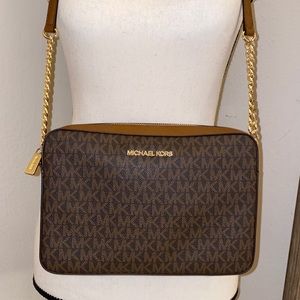Michael Kors Jet Set Item Large EW Cross-body